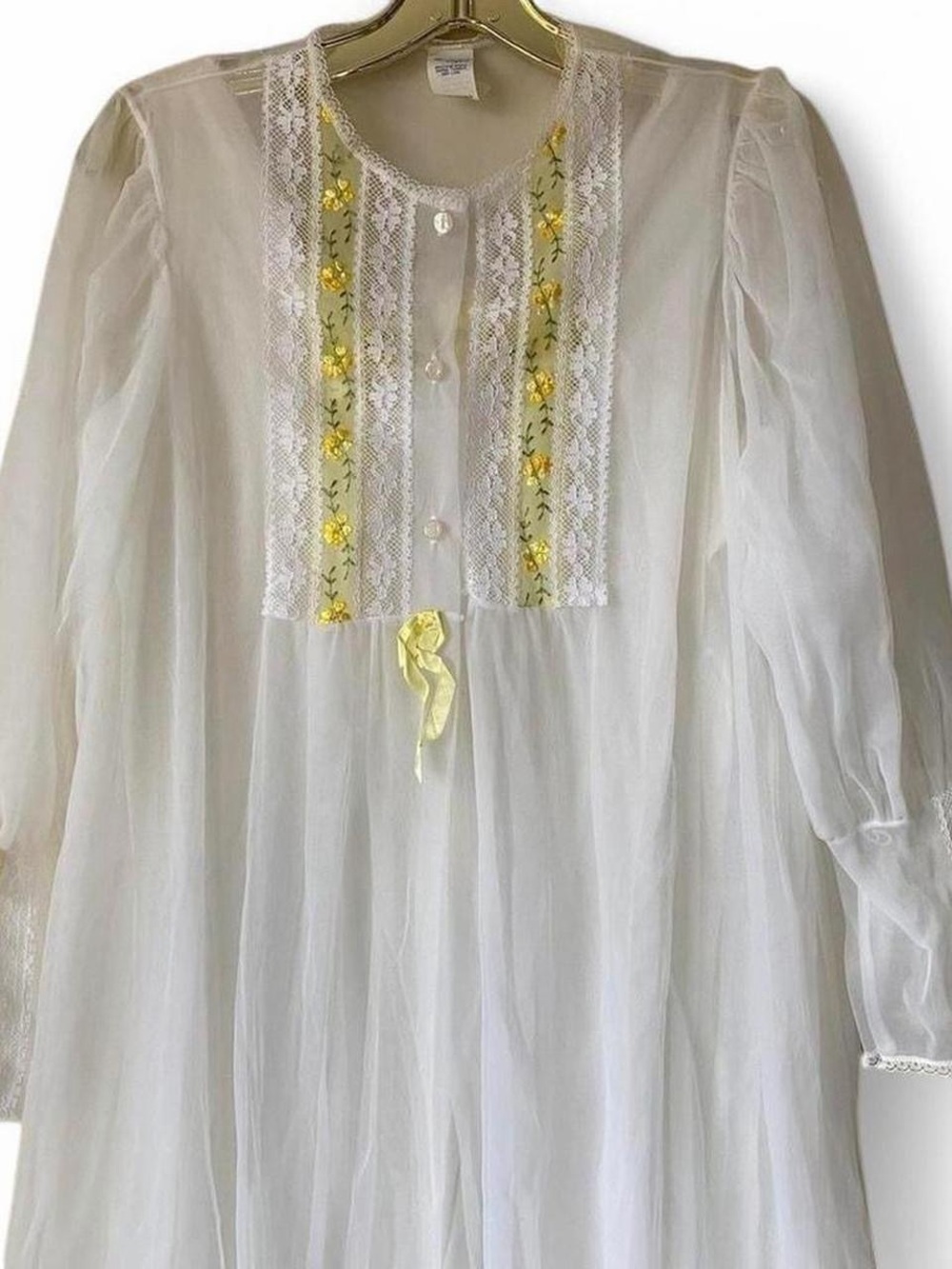 Vintage peignoir robe lace white and yellow  Radcliffe medium bridal elegant
